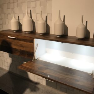 MUEBLE DECORATIVO ACABADO MADERA